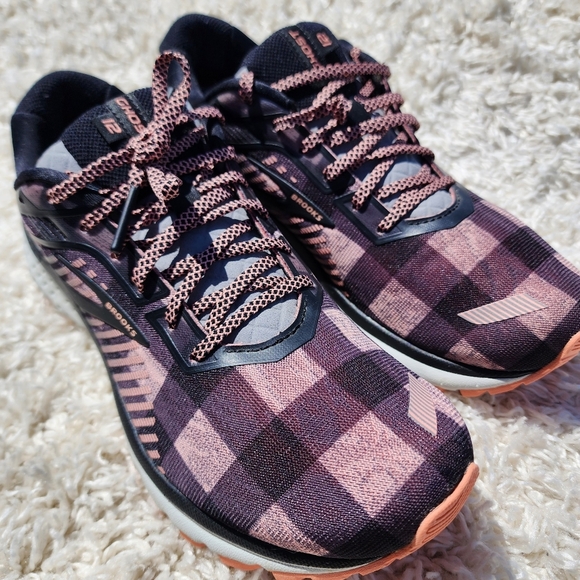 Brooks Ghost 12  Womens 10 black Coral Buffalo Plaid Flannel Sneakers Li… - Picture 2 of 10